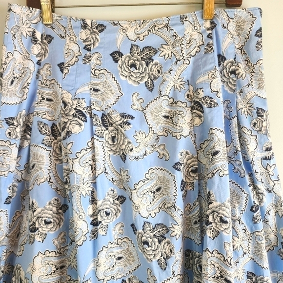 Talbots Blue Floral Flower Lined A Line Midi Skirt Stretch Pleated Size 12 - Picture 2 of 6